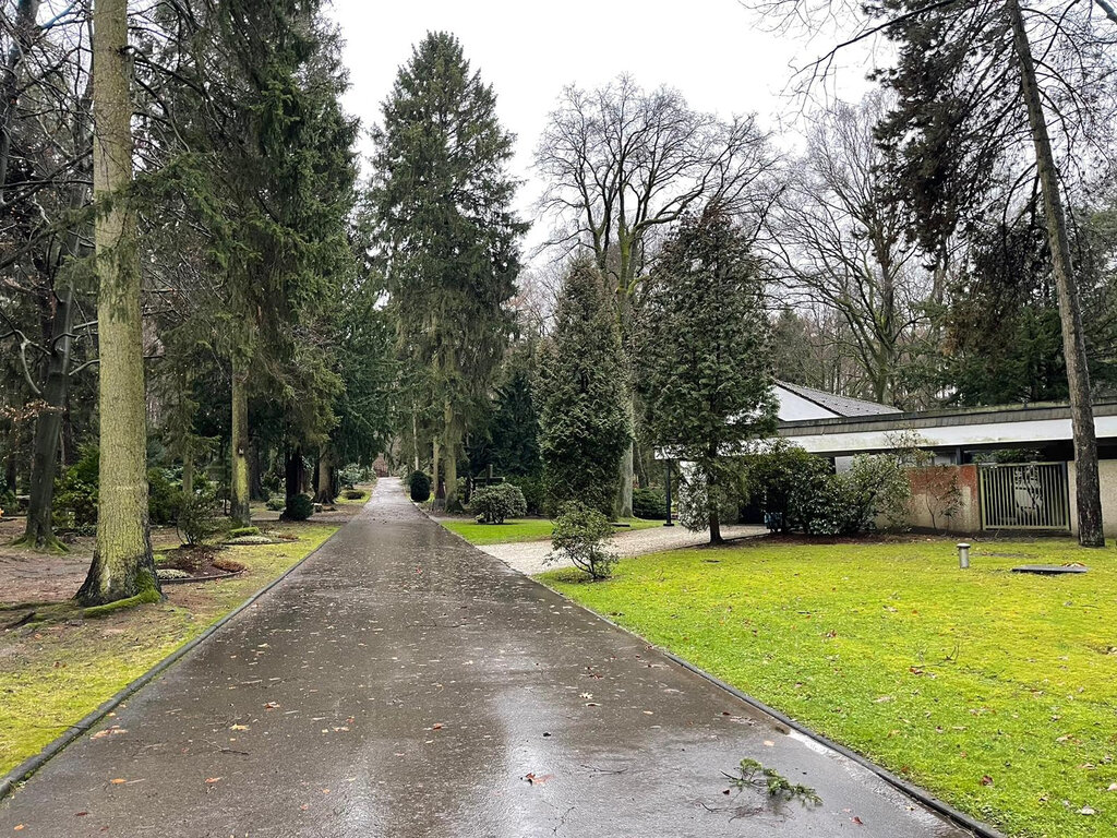 Aufgrund einer amtlichen Sturmwarnung bleibt der Langenfelder Waldfriedhof von Freitag, 23. Oktober, 12 Uhr, bis einschließlich Sonntag, 25. Oktober, für den Besucherverkehr vollständig geschlossen.
