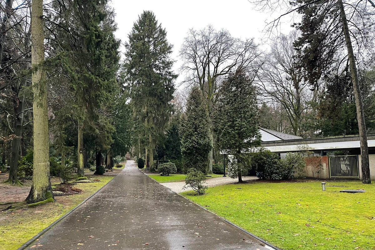 Aufgrund einer amtlichen Sturmwarnung bleibt der Langenfelder Waldfriedhof von Freitag, 23. Oktober, 12 Uhr, bis einschließlich Sonntag, 25. Oktober, für den Besucherverkehr vollständig geschlossen.