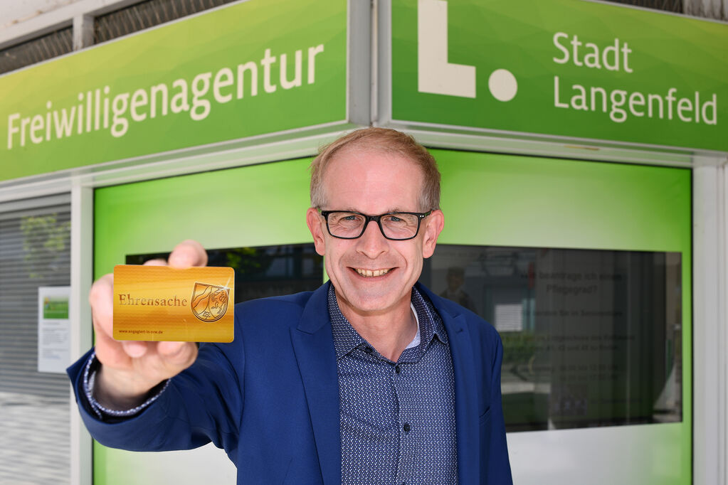 Bürgermeister Gerold Wenzens hat die Ehrenamtskarte in Langenfeld auf den Weg gebracht.