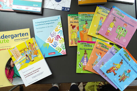 Demokratiebildung wird dort immer wichtiger, wo mit Kindern und Jugendlichen gearbeitet wird. Partizipation ermöglicht jungen Menschen, Demokratie unmittelbar zu erleben. Dazu bietet die Stadt Langenfeld zwei Fortbildungen an.