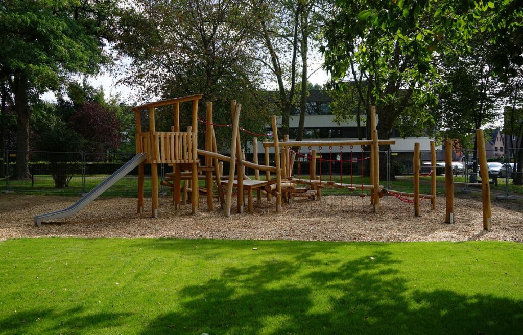 Neu gestalteter Spielplatz im Volksgarten ist eröffnet