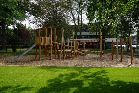 Neu gestalteter Spielplatz im Volksgarten ist eröffnet