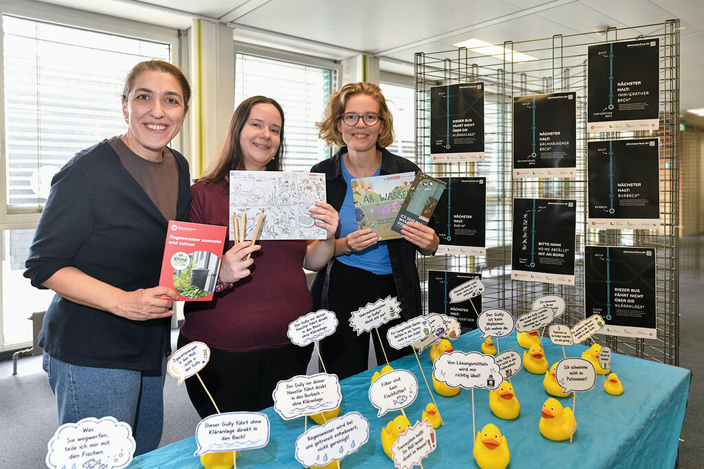 Ein ständiger Anlaufpunkt der Infokampagne der Verbraucherzentrale NRW „Nächster Halt Burbach – Dem Abwasser auf der Spur“ ist bis zum 18. September eine anschauliche Ausstellung im Rathausfoyer der Stadt Langenfeld.
