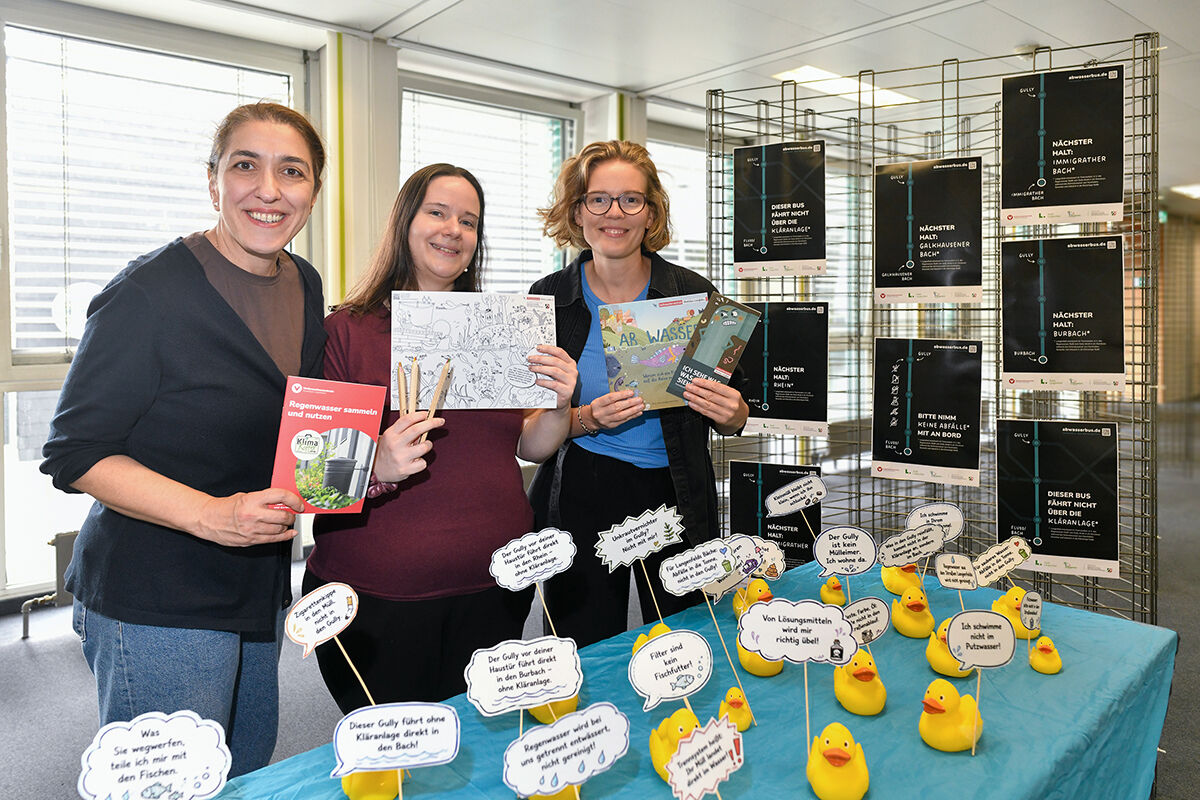 Ein ständiger Anlaufpunkt der Infokampagne der Verbraucherzentrale NRW „Nächster Halt Burbach – Dem Abwasser auf der Spur“ ist bis zum 18. September eine anschauliche Ausstellung im Rathausfoyer der Stadt Langenfeld.