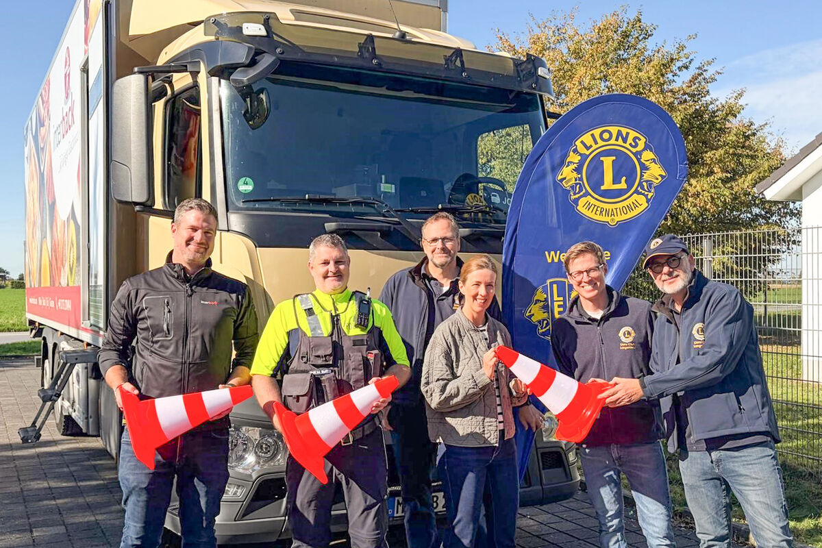 Verkehrssicherheit für Langenfelder Grundschüler: Lions und Interback – Toter-Winkel-Training mit LKW. 