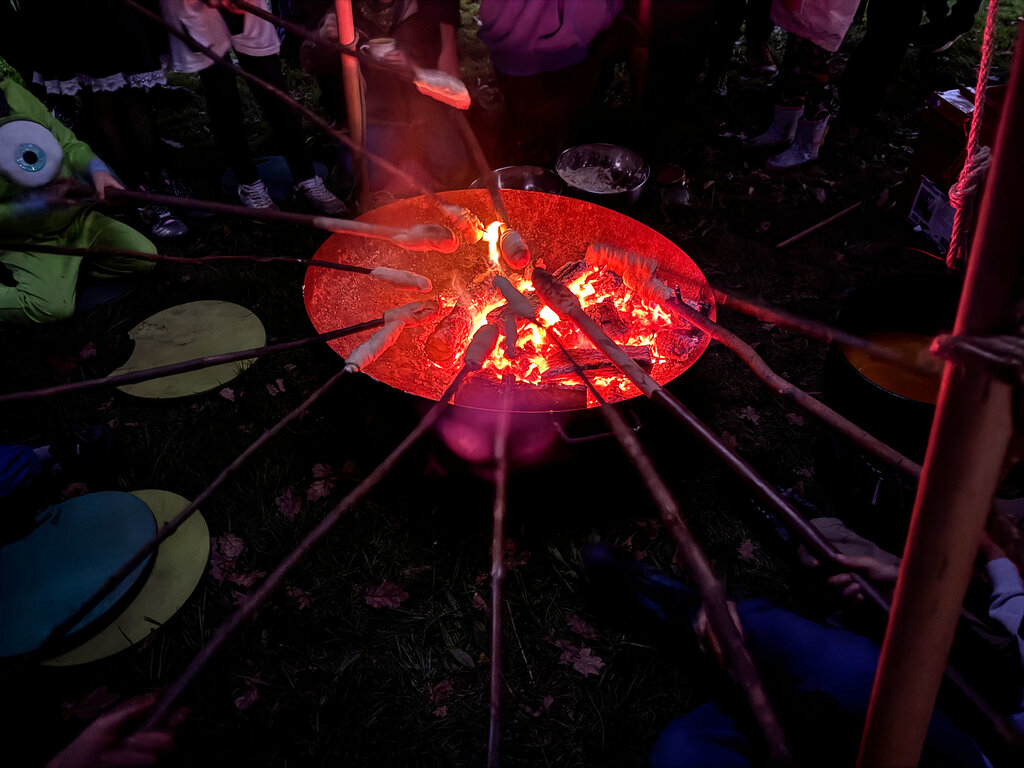 „Stockbrot gegen Brombeere“ –  Gemeinschaftliche Pflege-Aktion  in der Kinder-Wildnis Langenfeld. 