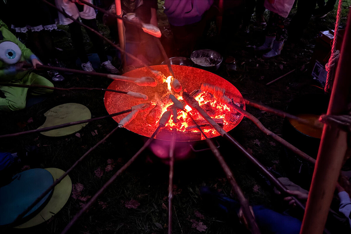 „Stockbrot gegen Brombeere“ – Gemeinschaftliche Pflege-Aktion in der Kinder-Wildnis Langenfeld. 